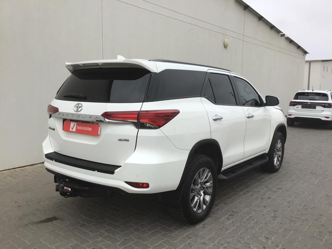 2022 Toyota Fortuner photo 2