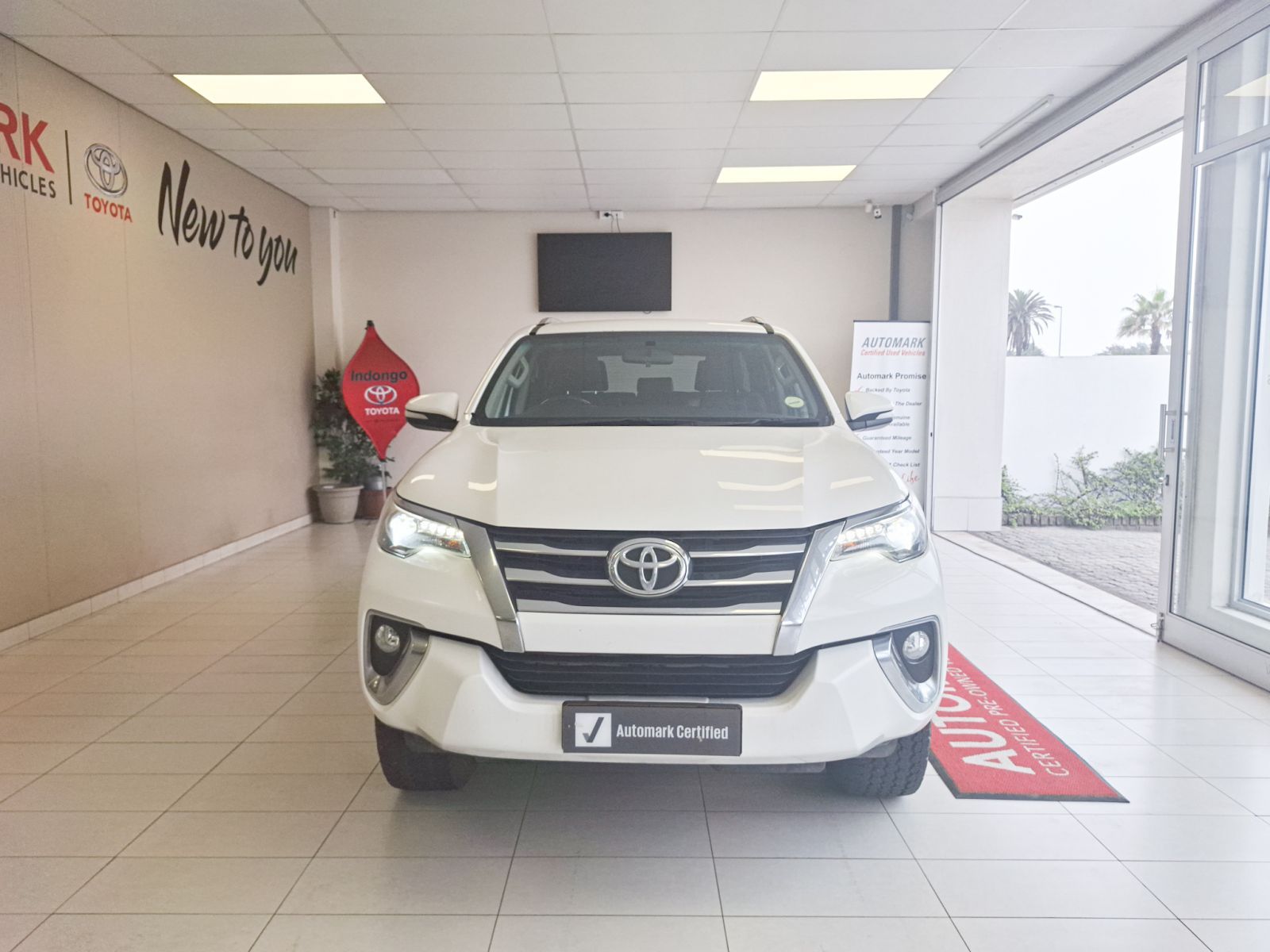 2017 Toyota Fortuner photo 2
