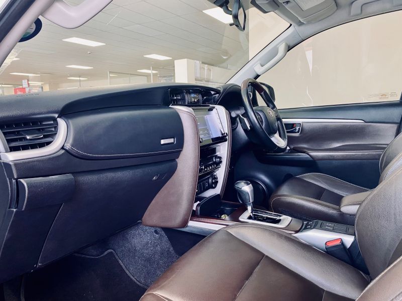 2020 Toyota Fortuner photo 5