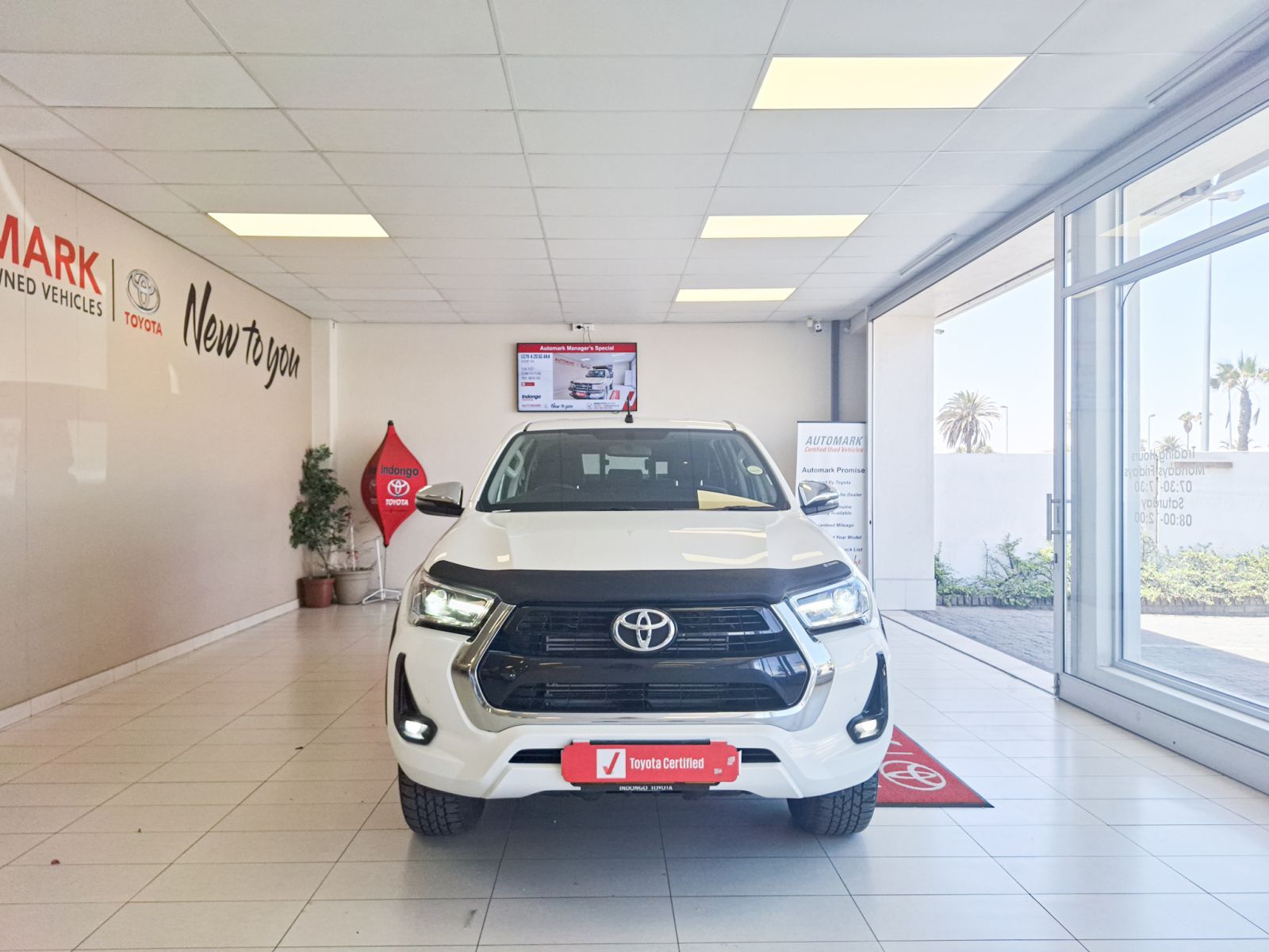 2024 Toyota Hilux photo 2