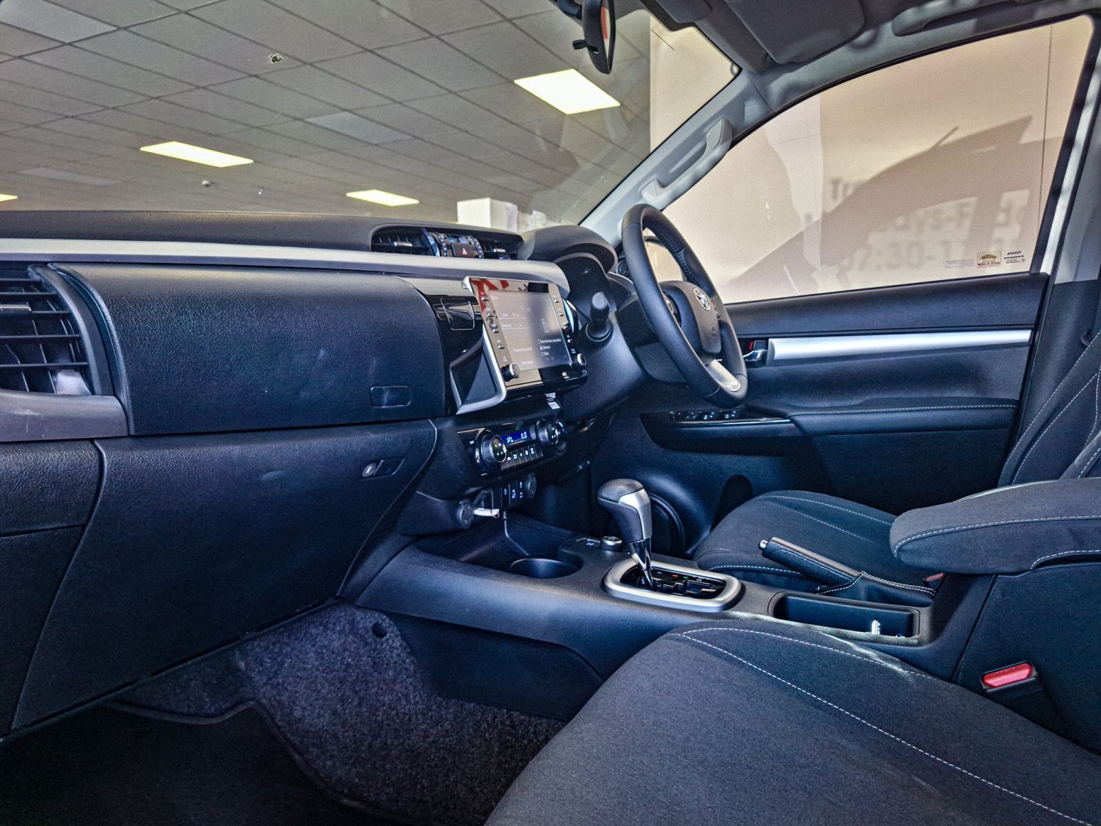2024 Toyota Hilux photo 6