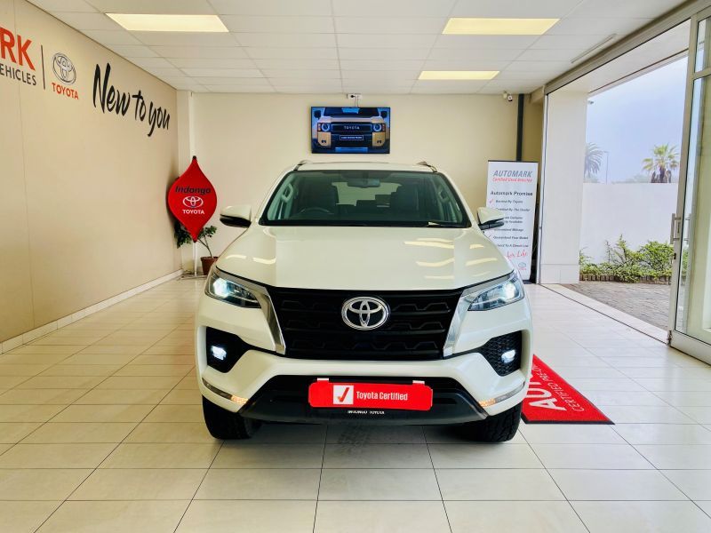 2021 Toyota Fortuner photo 2