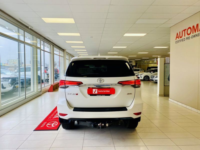 2021 Toyota Fortuner photo 3
