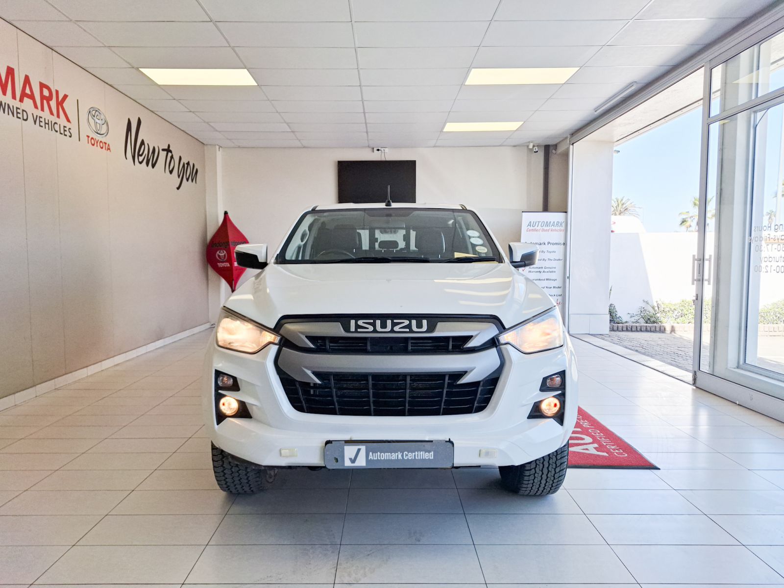 2023 Isuzu D-MAX photo 2