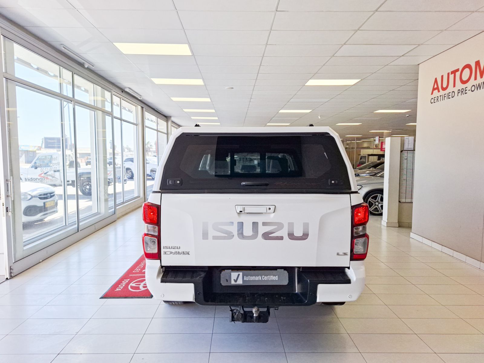 2023 Isuzu D-MAX photo 3