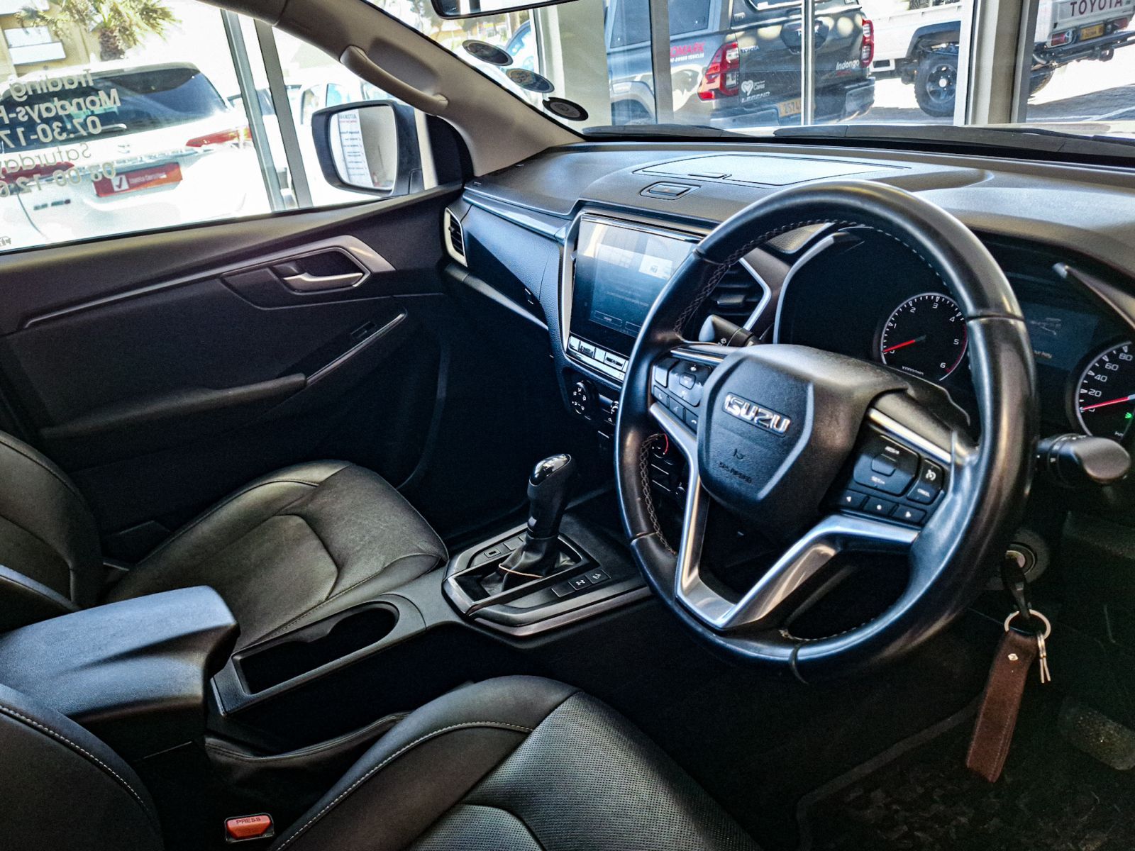 2023 Isuzu D-MAX photo 5