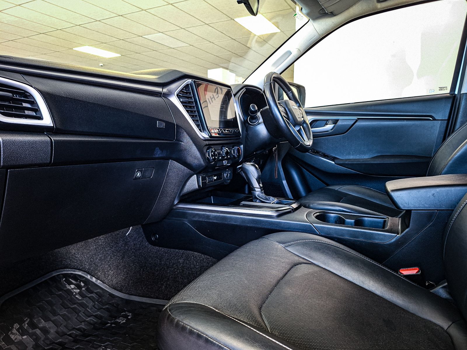 2023 Isuzu D-MAX photo 6