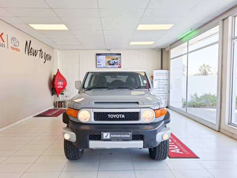 2017 Toyota FJ Cruiser photo 2