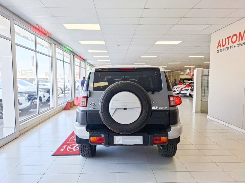 2017 Toyota FJ Cruiser photo 3