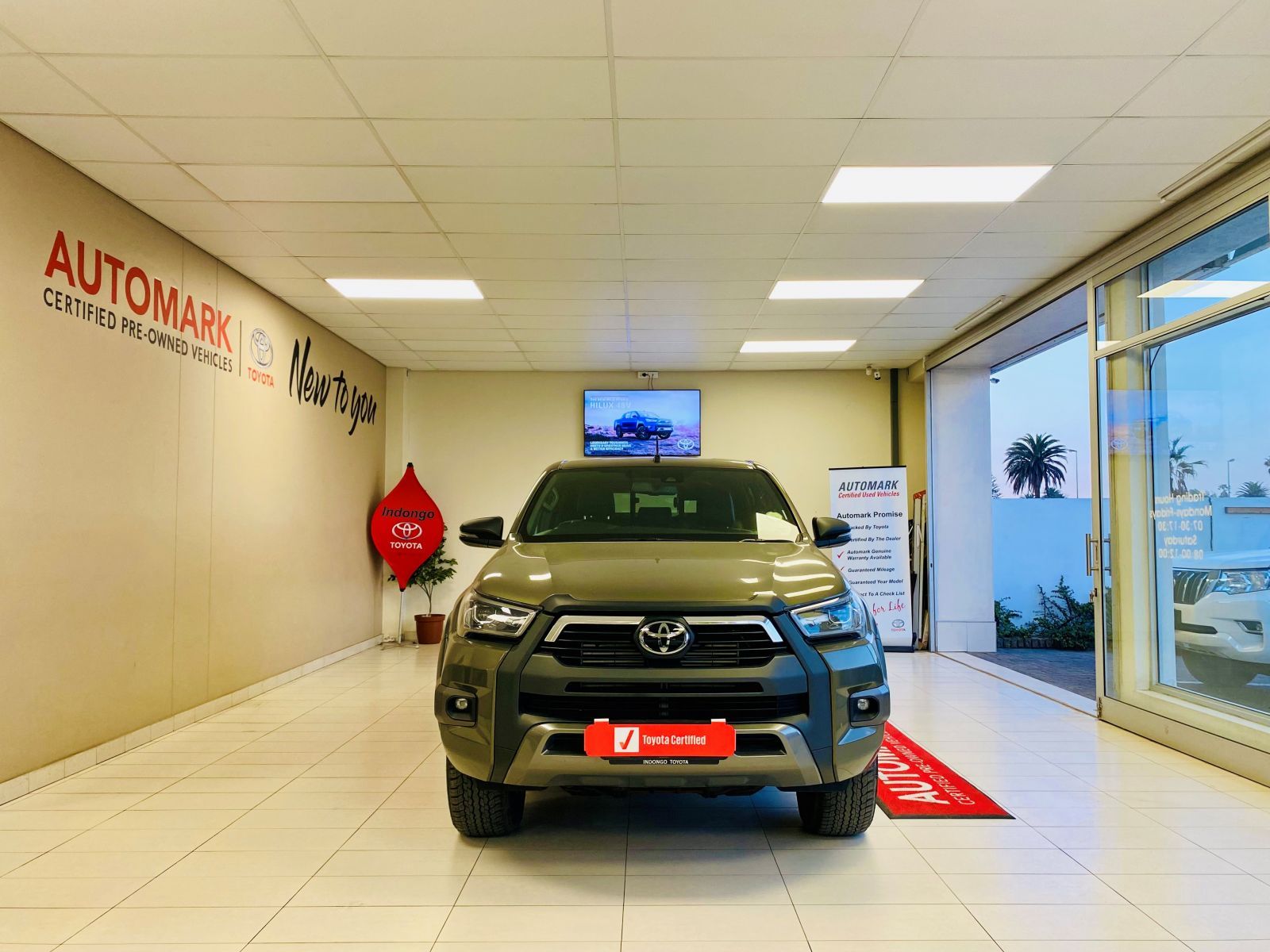 2023 Toyota Hilux photo 2