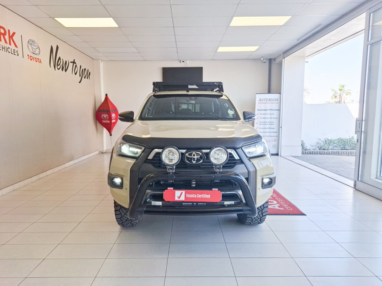 2022 Toyota Hilux photo 2