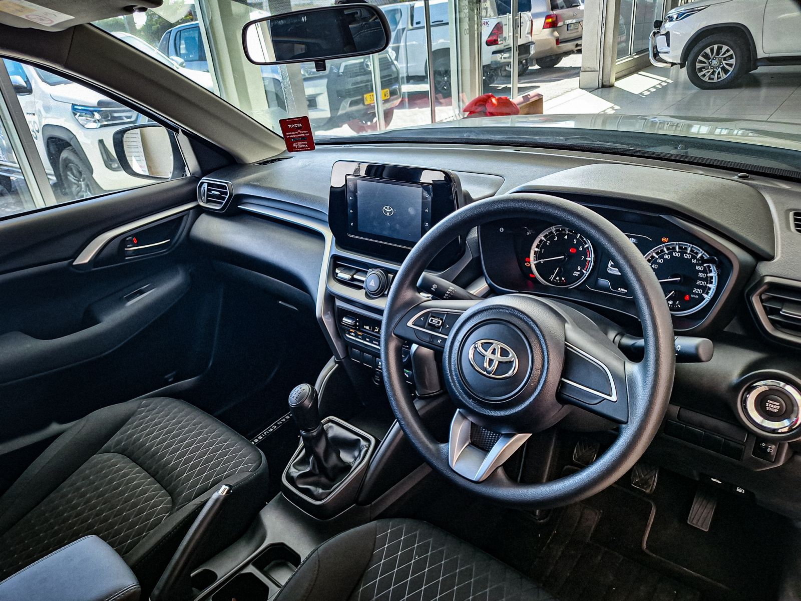2025 Toyota Urban Cruiser photo 6