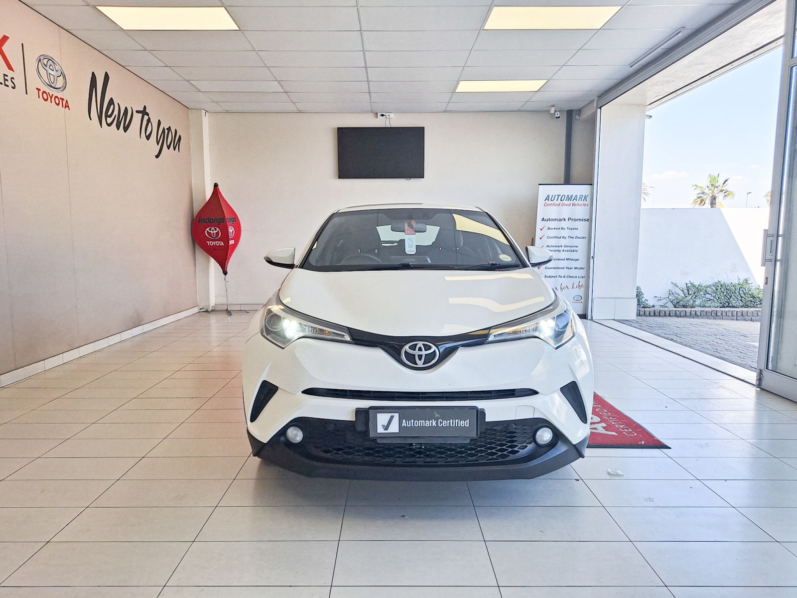 2019 Toyota C-HR photo 2