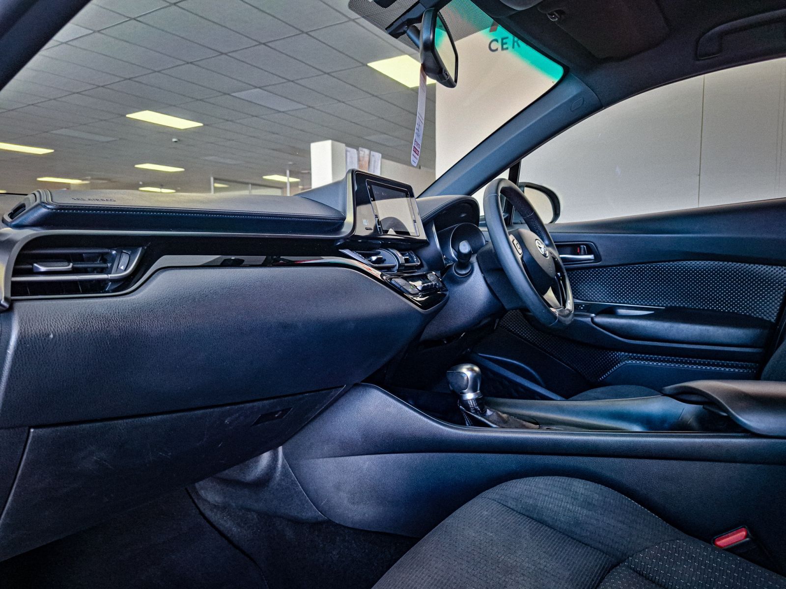 2019 Toyota C-HR photo 5