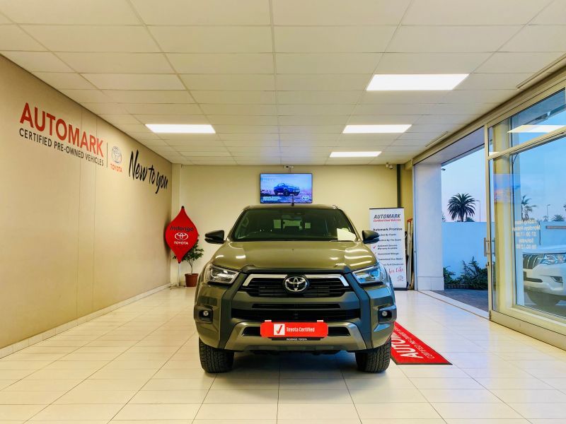 2023 Toyota Hilux photo 2