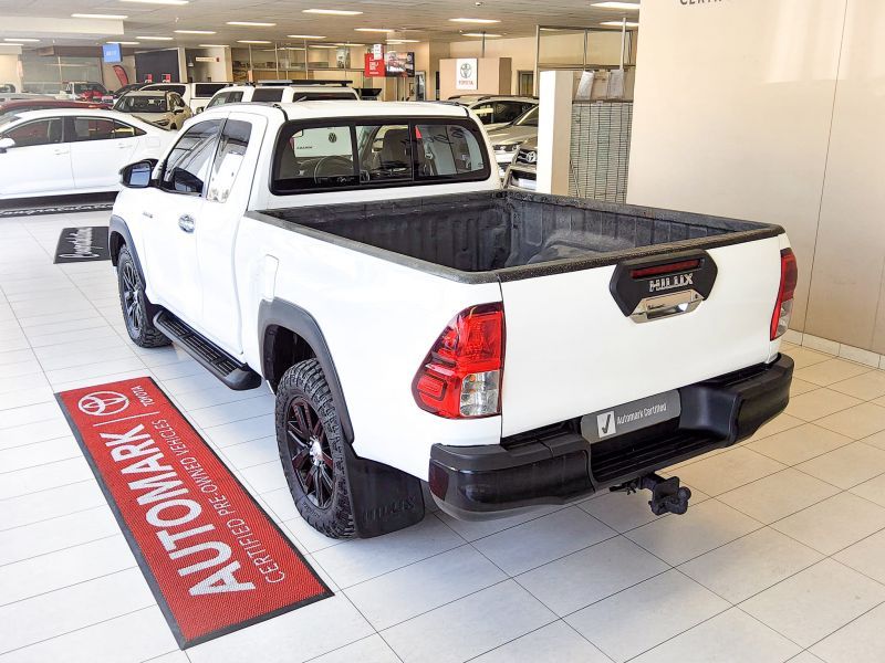 2017 Toyota Hilux photo 3