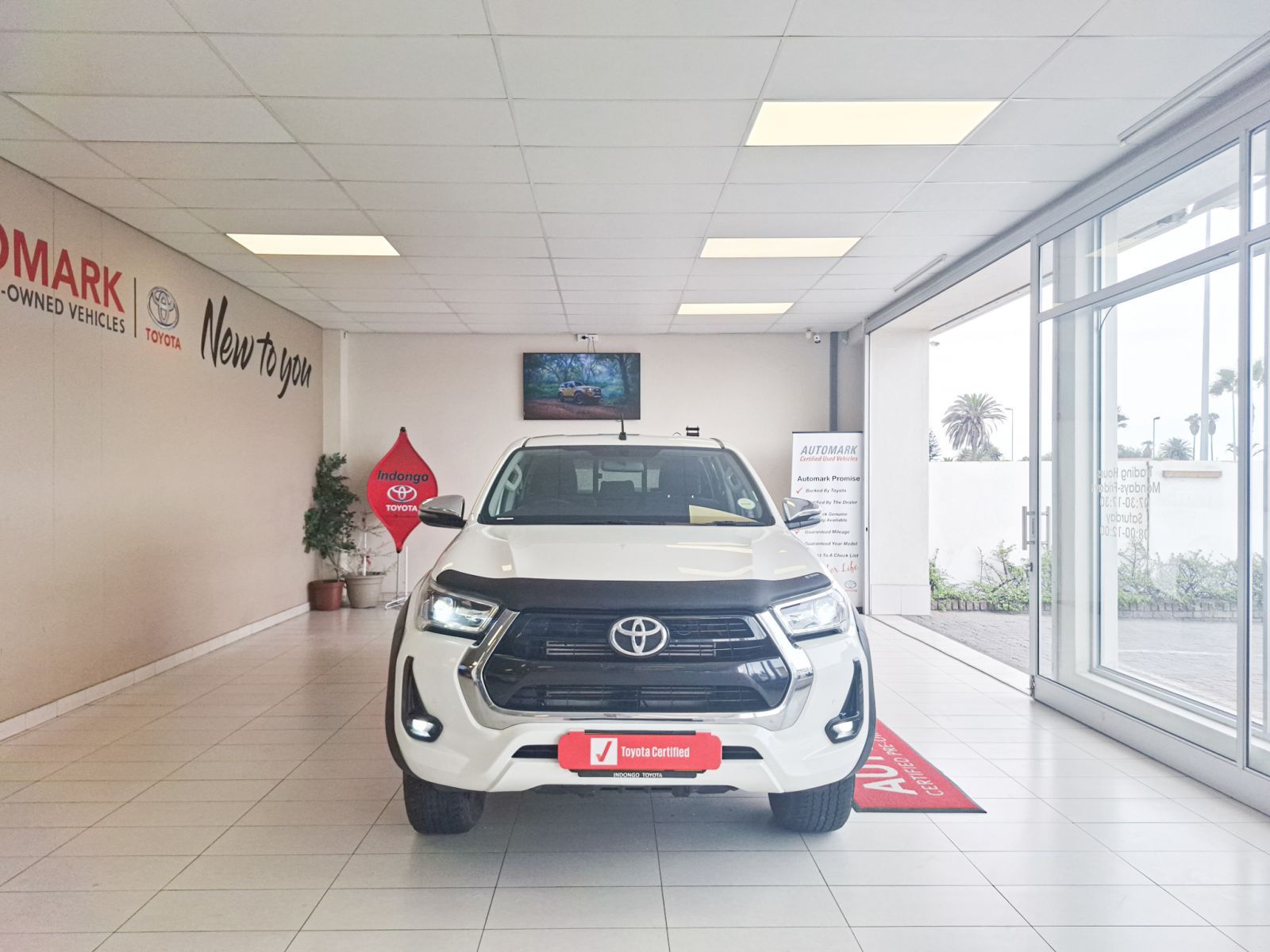 2024 Toyota Hilux photo 2