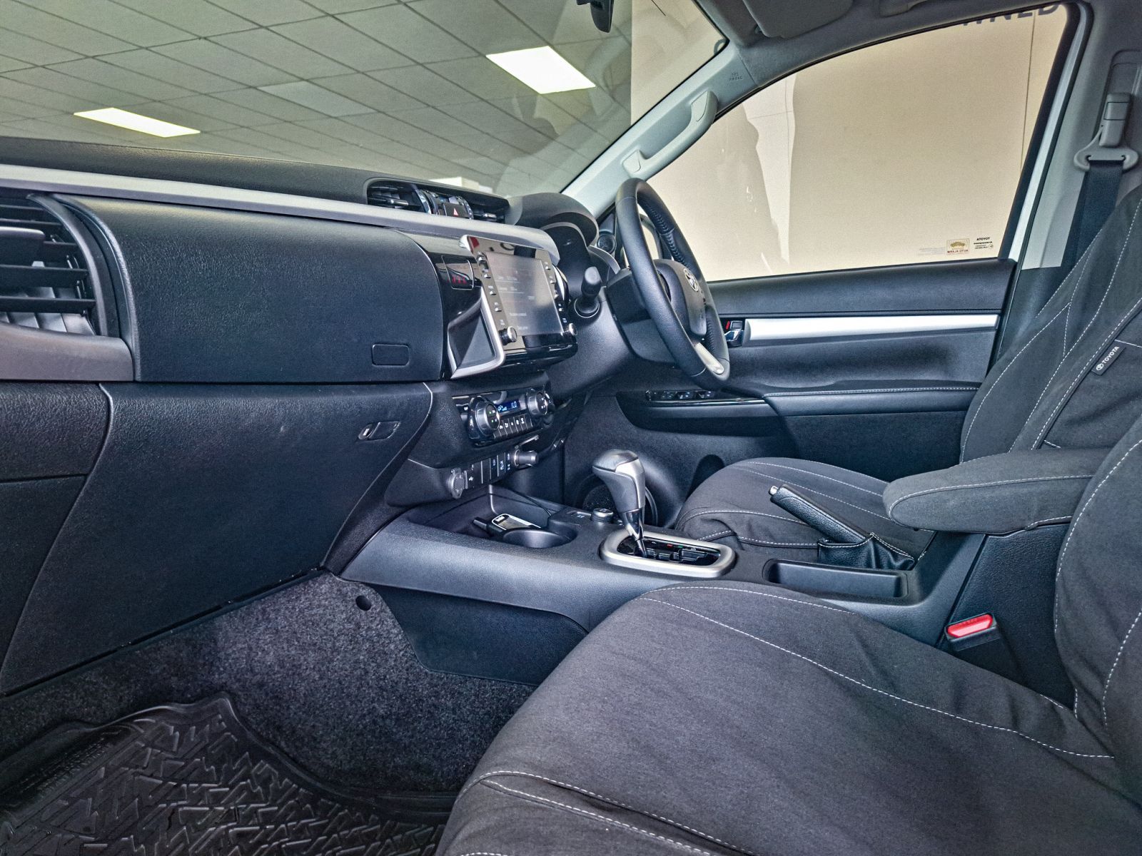 2024 Toyota Hilux photo 5