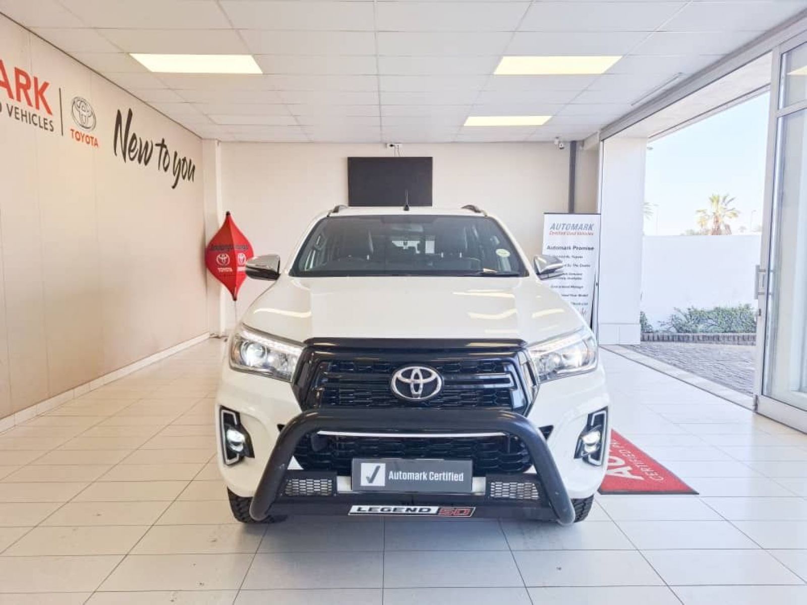 2019 Toyota Hilux photo 2