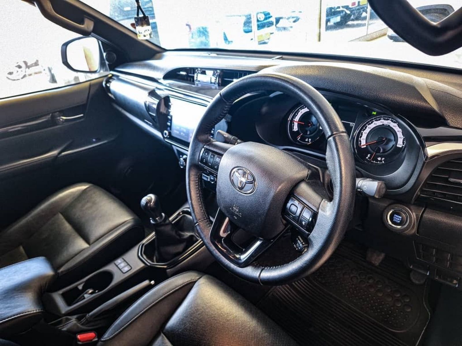 2019 Toyota Hilux photo 6
