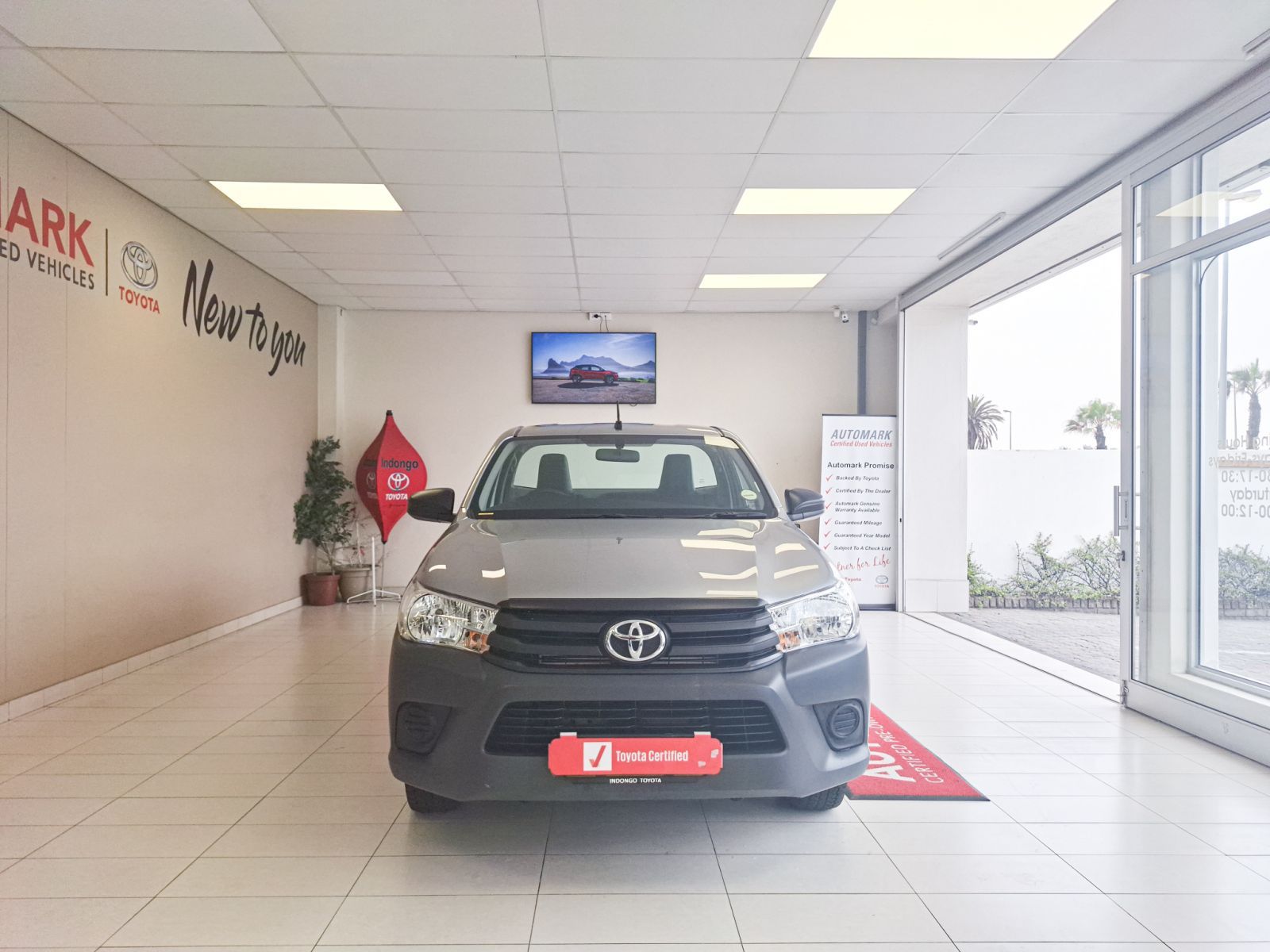 2024 Toyota Hilux photo 2