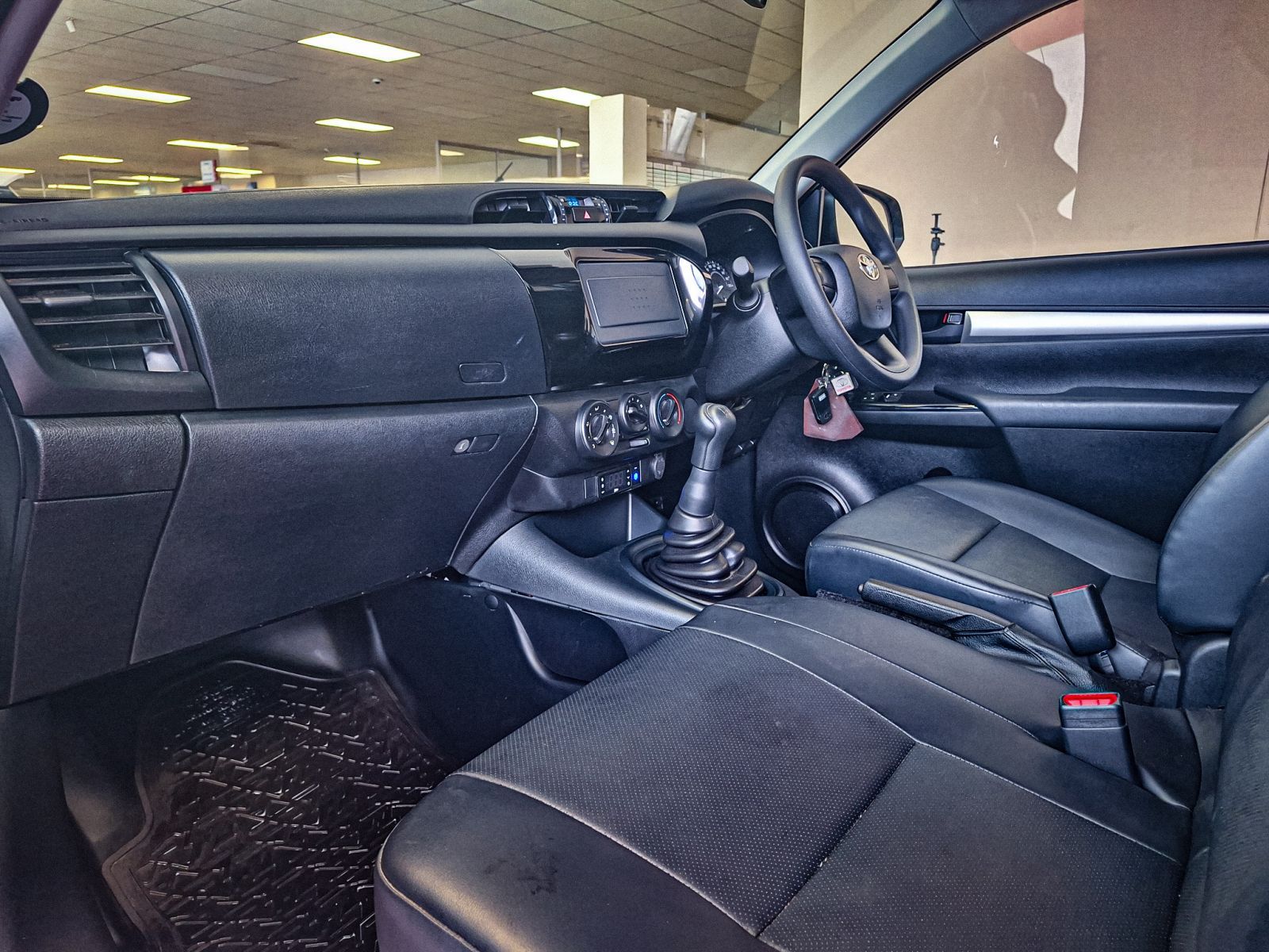 2024 Toyota Hilux photo 5