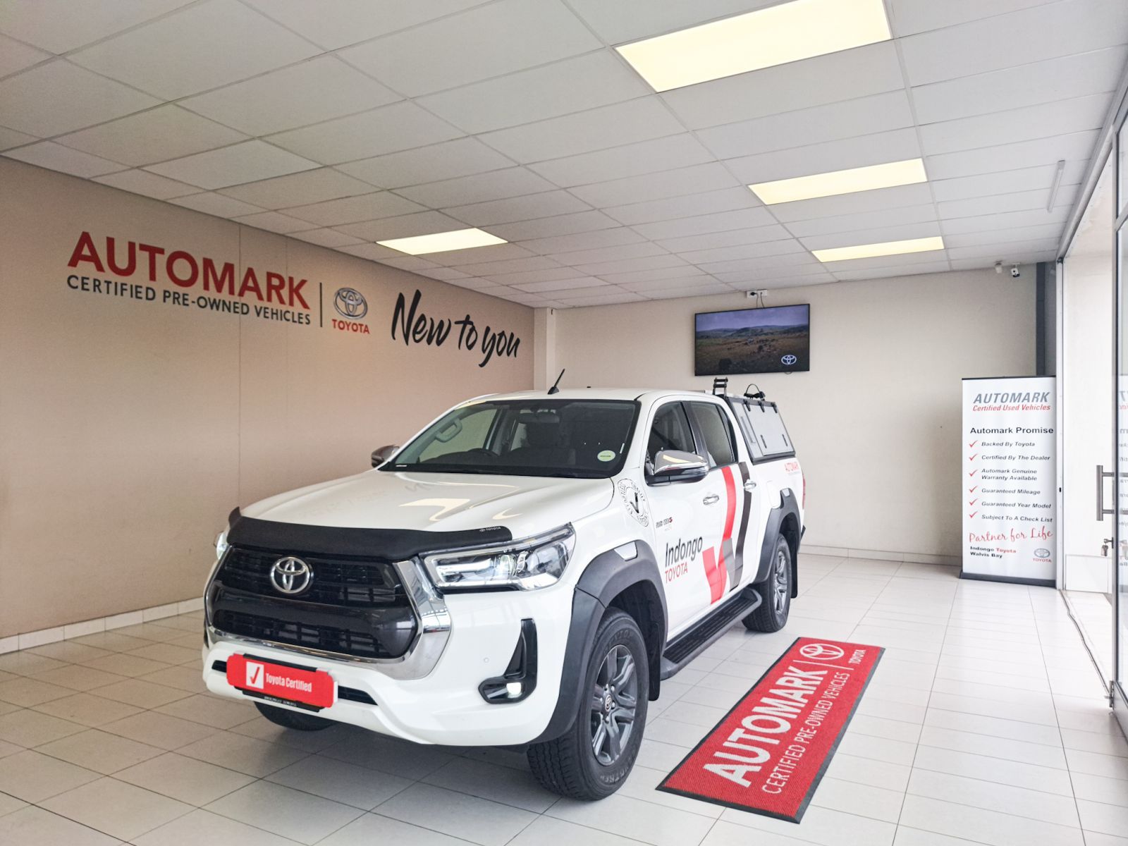 2024 Toyota Hilux photo 1