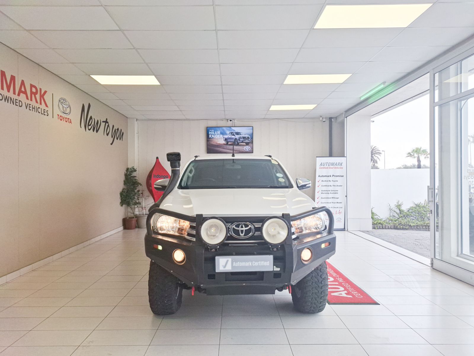 2017 Toyota Hilux photo 2