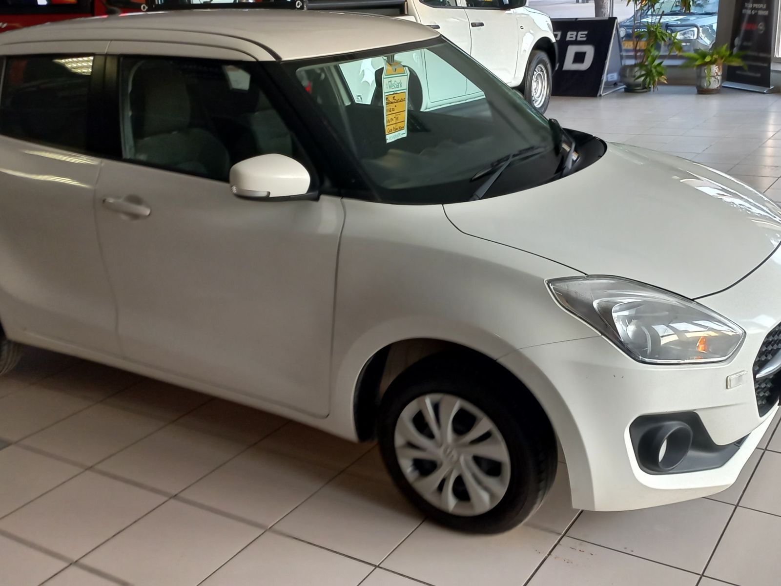 2022 Suzuki Swift photo 1