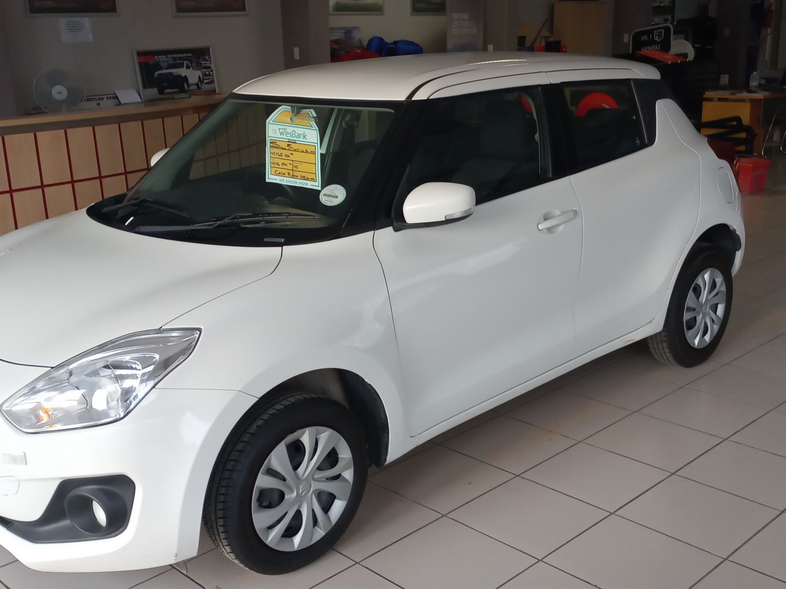 2022 Suzuki Swift photo 2