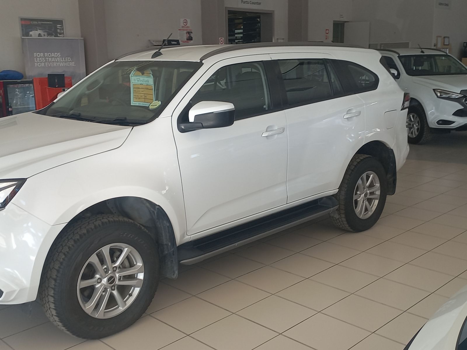 2022 Isuzu MU-X photo 4