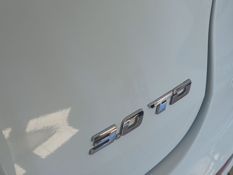 2022 Isuzu MU-X photo 11