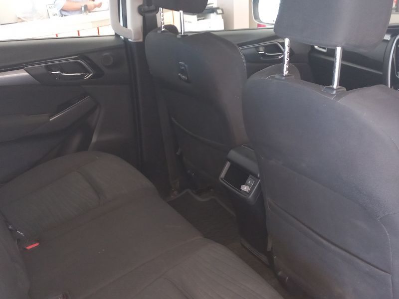 2022 Isuzu MU-X photo 7