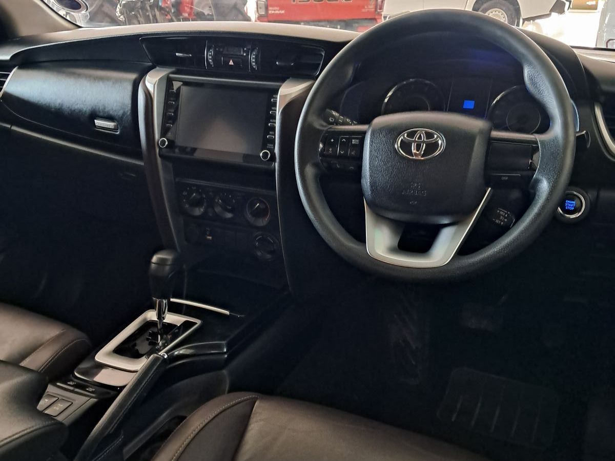 2020 Toyota Fortuner photo 12