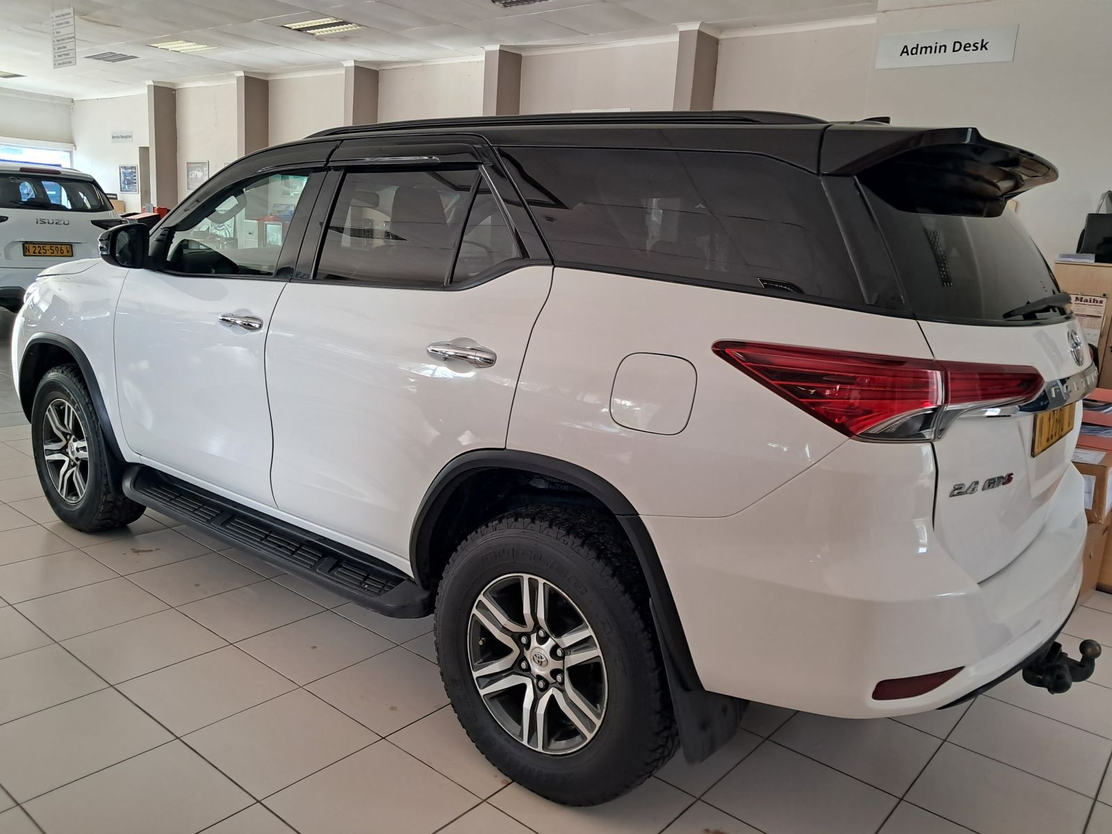2020 Toyota Fortuner photo 2