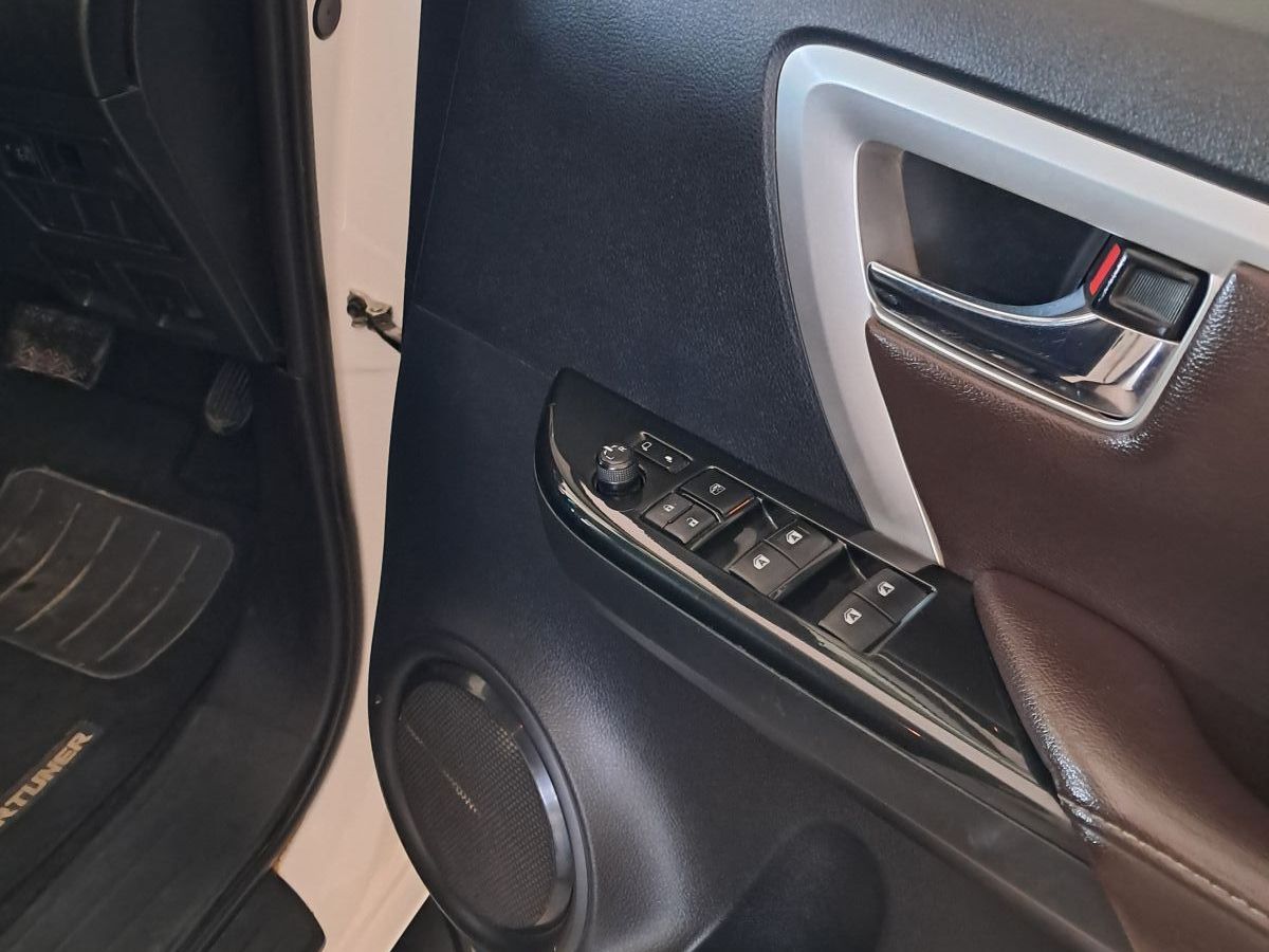 2020 Toyota Fortuner photo 6