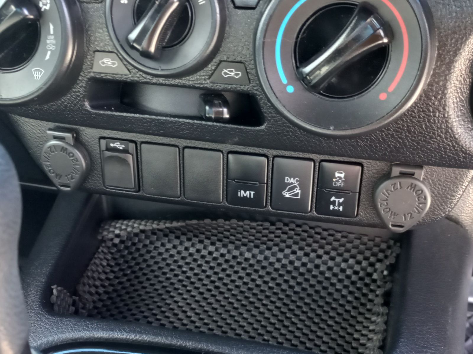 2022 Toyota Hilux photo 11