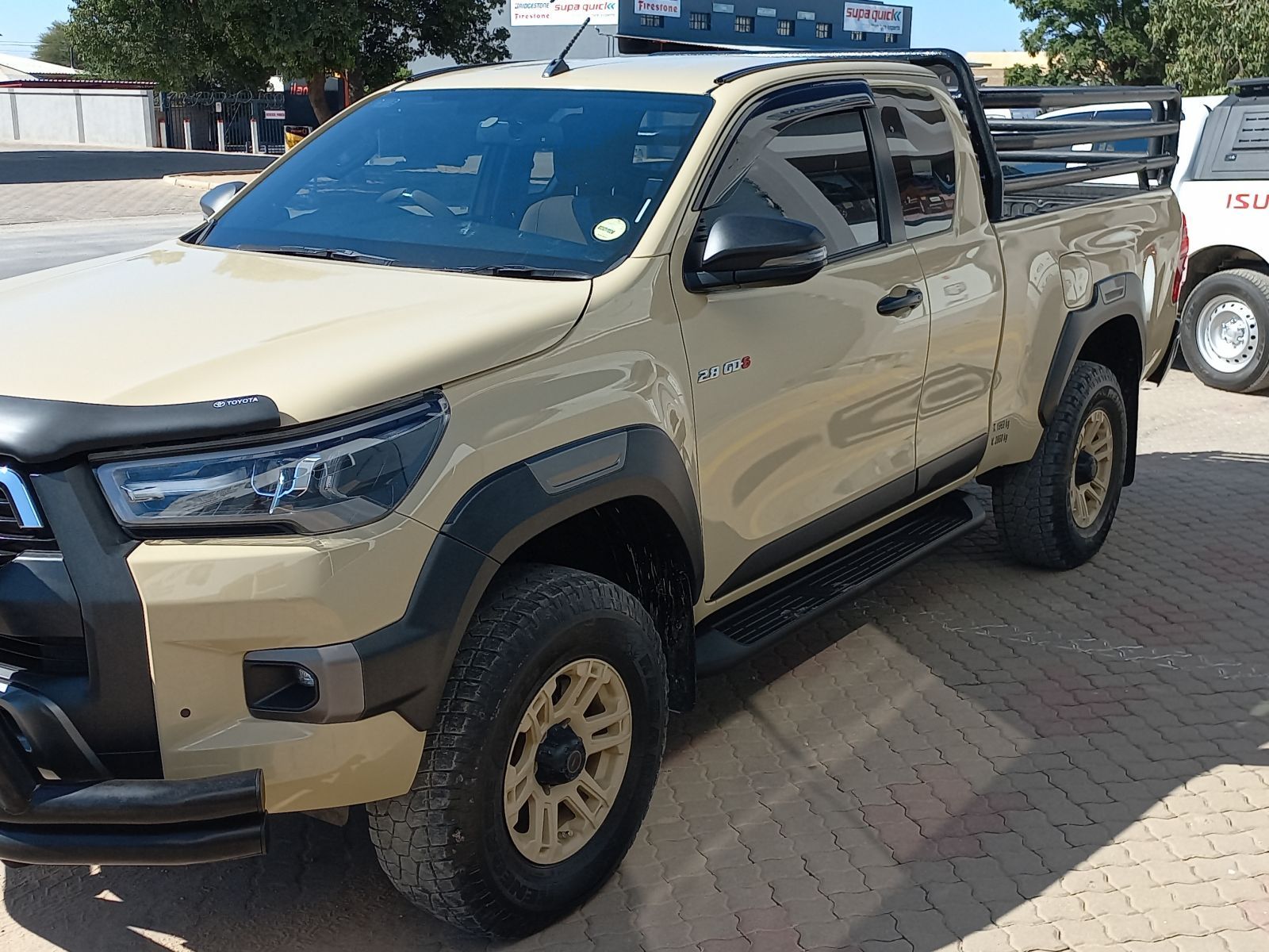 2022 Toyota Hilux photo 2