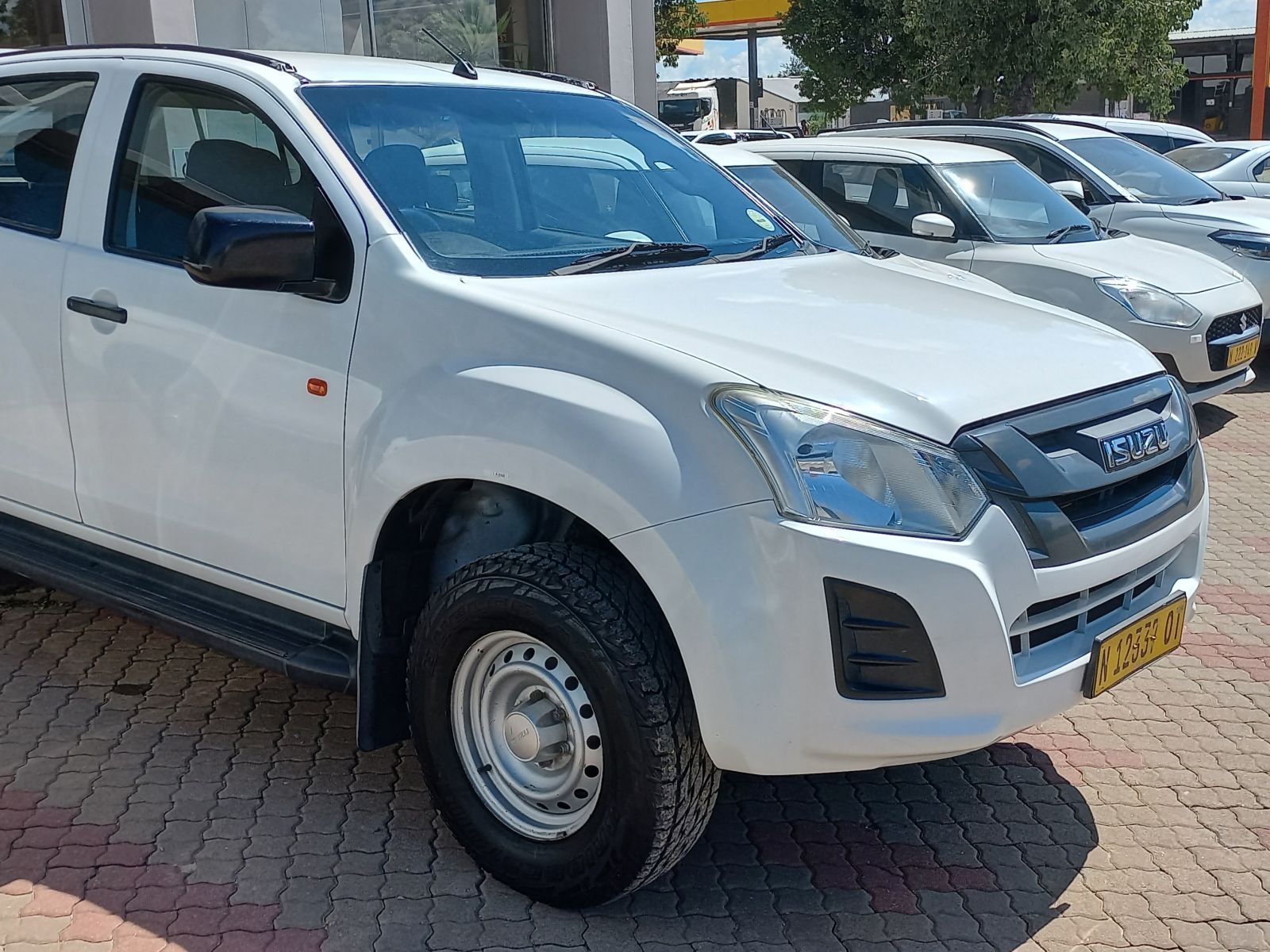 2019 Isuzu D-MAX photo 1
