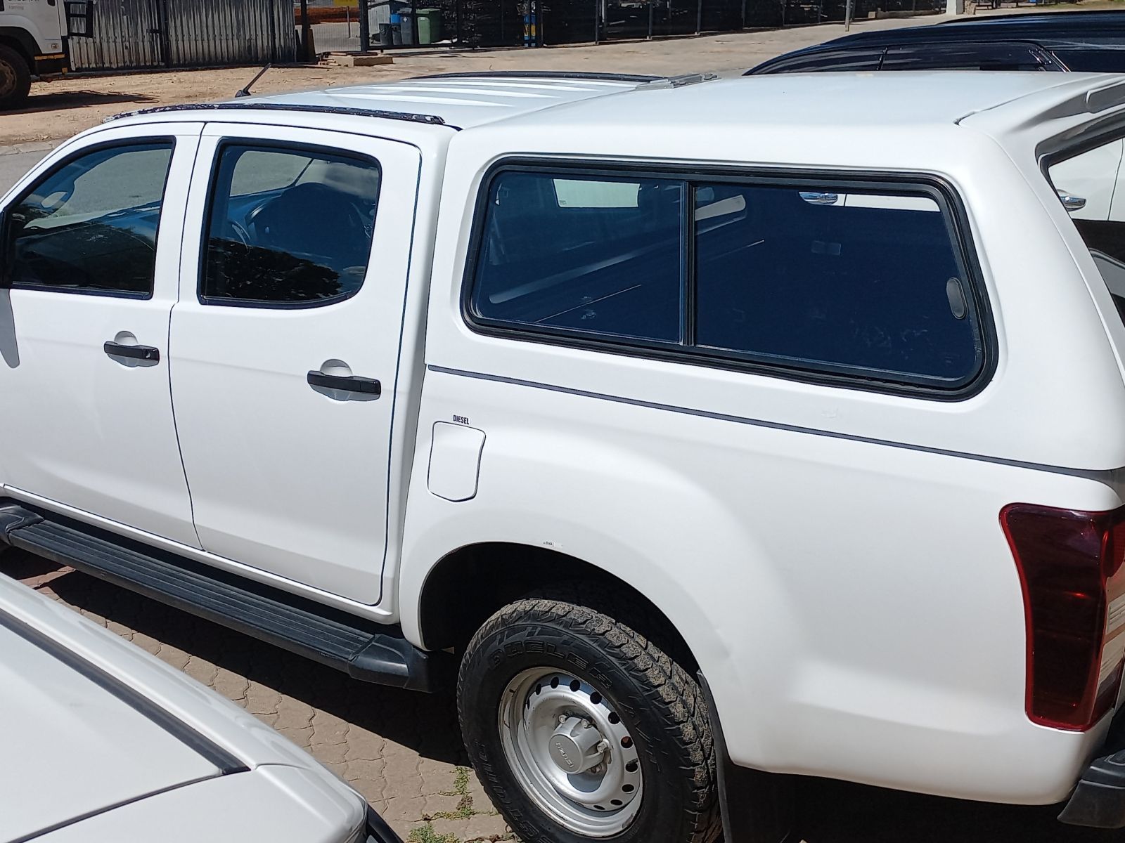 2019 Isuzu D-MAX photo 3
