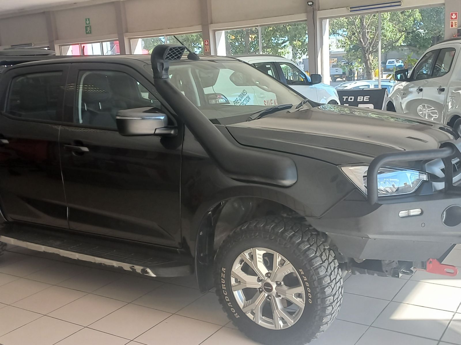 2024 Isuzu D-MAX photo 1