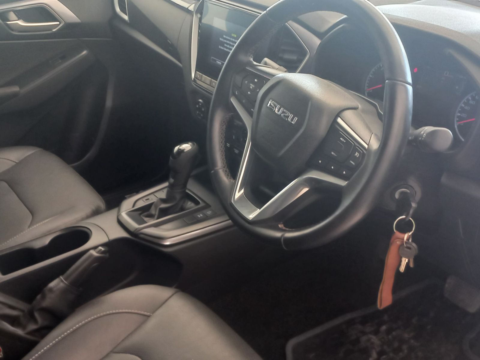 2024 Isuzu D-MAX photo 10
