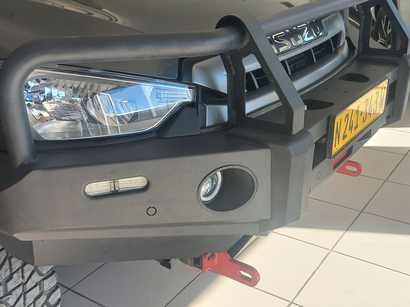 2024 Isuzu D-MAX photo 3
