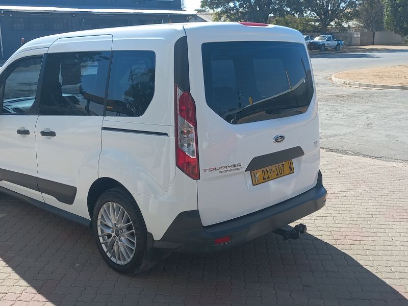 2015 Ford Tourneo photo 4