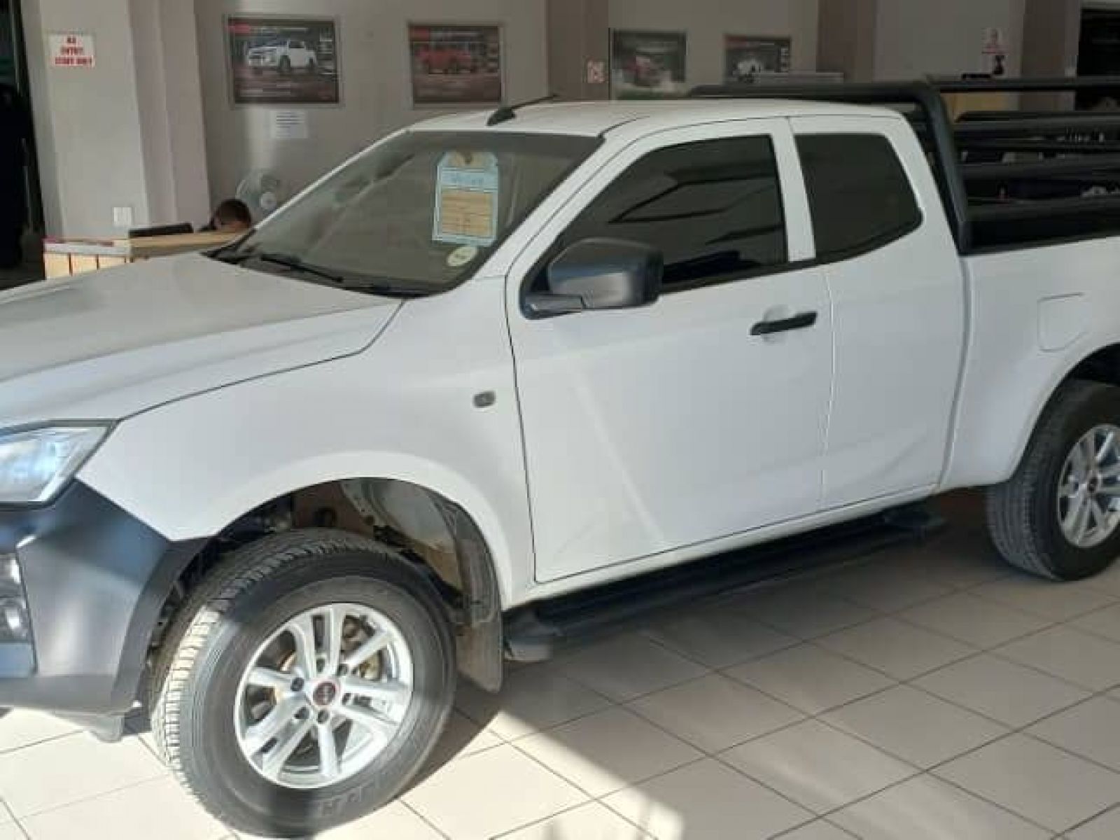 2023 Isuzu D-MAX photo 2