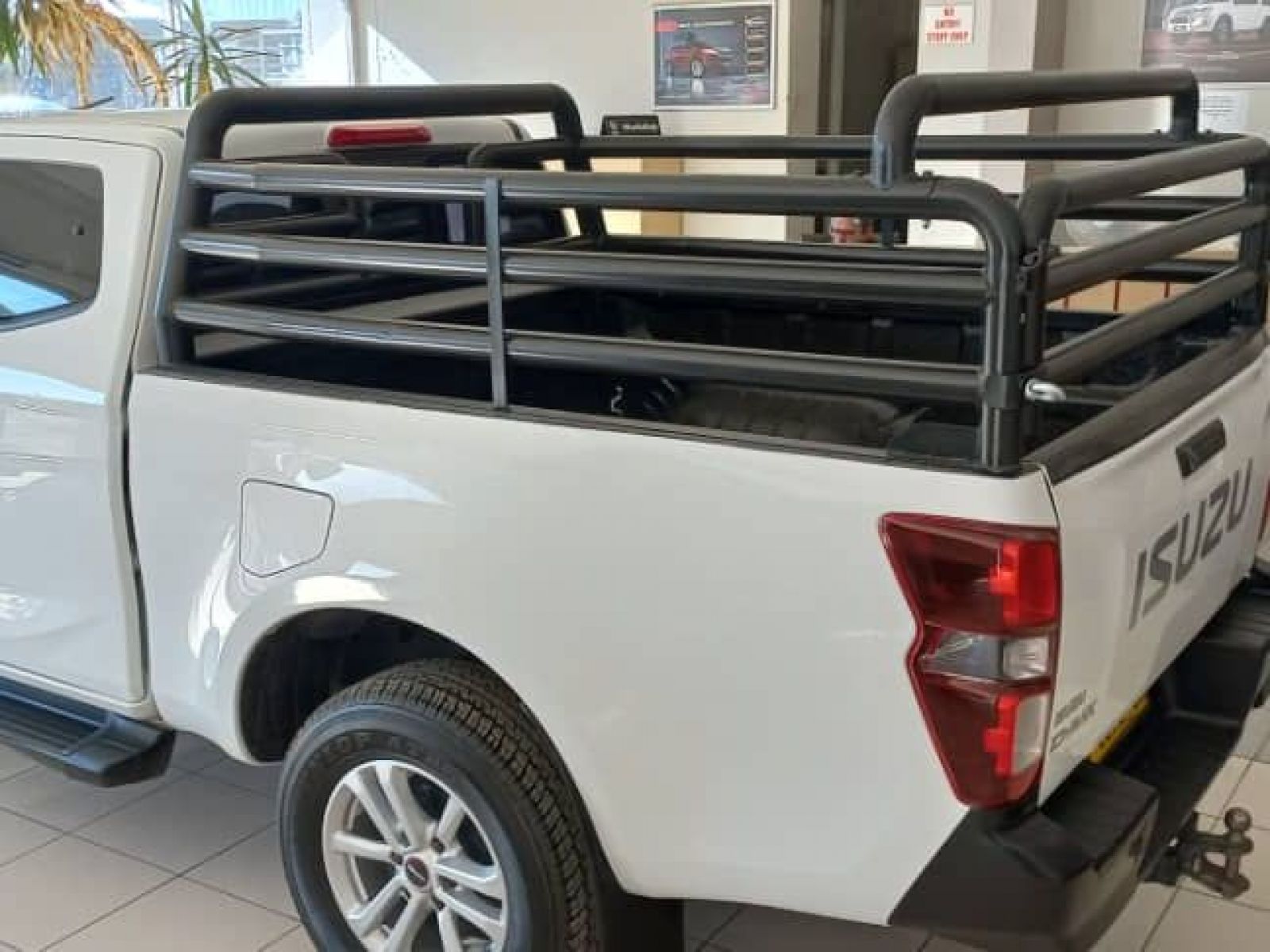 2023 Isuzu D-MAX photo 4