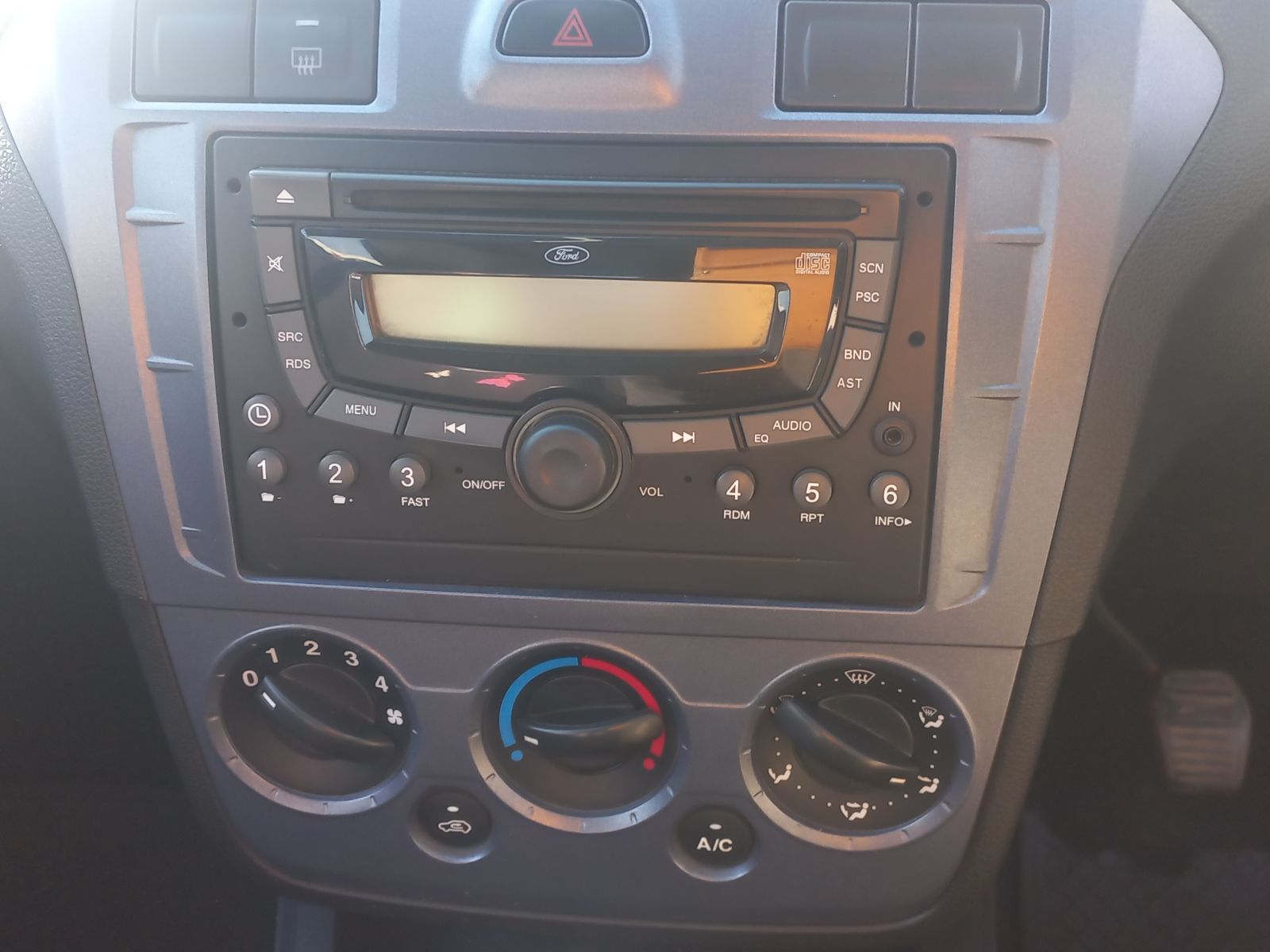 2013 Ford Figo photo 6