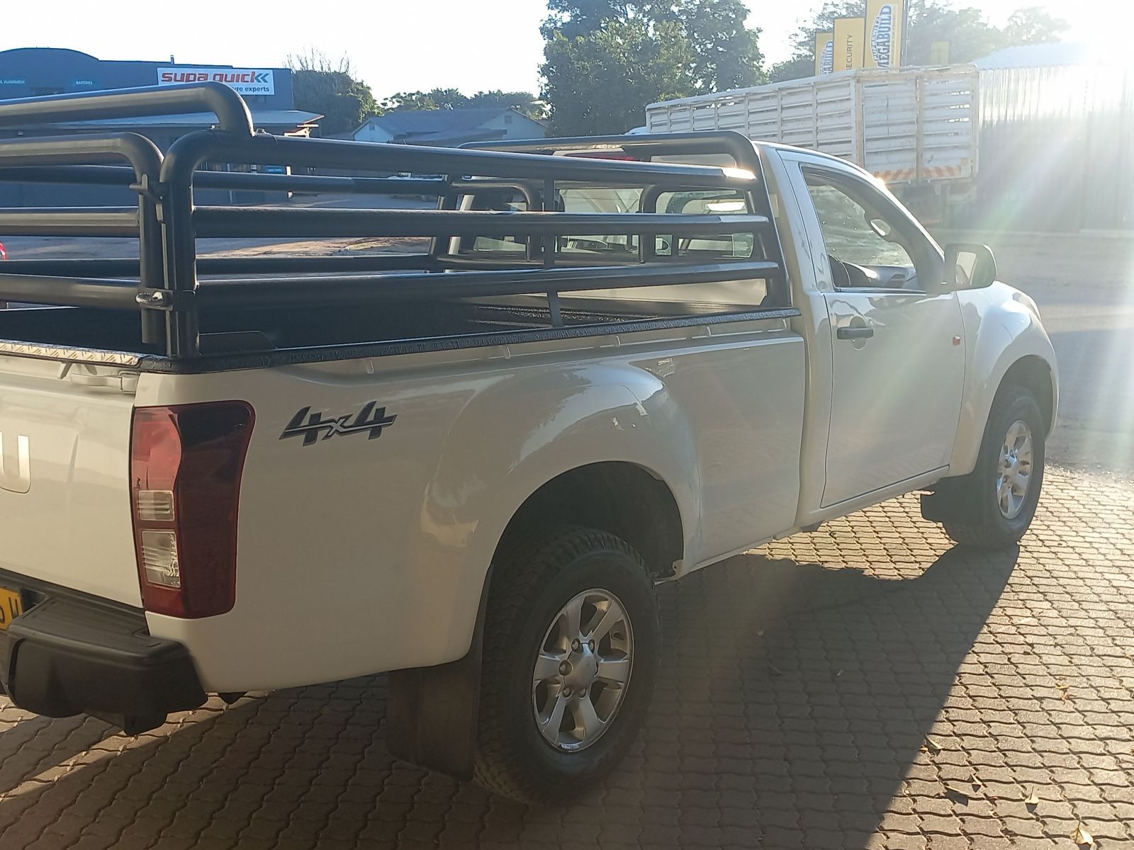 2021 Isuzu D-MAX photo 4