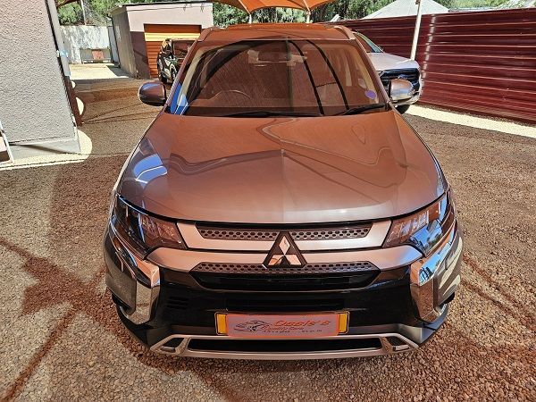2021 Mitsubishi Outlander photo 4