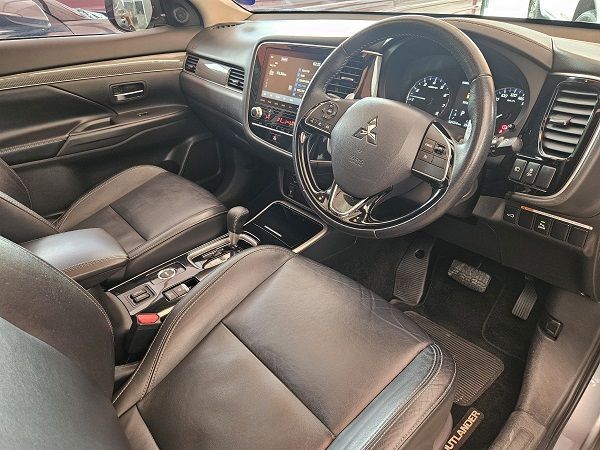 2021 Mitsubishi Outlander photo 6